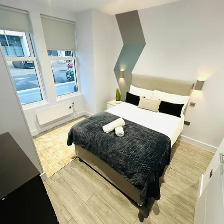 Wandsworth House - No 17 - Luxury Urban Rooms